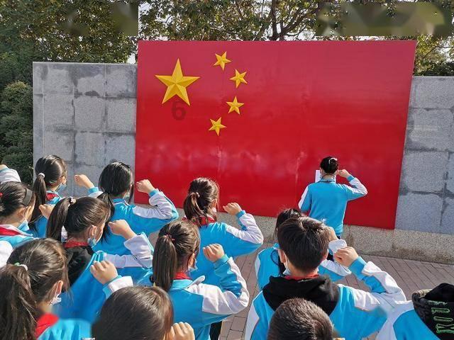 2019年,孕妇在国外被丈夫推下悬崖,结果奇迹生还,后来怎样了?
